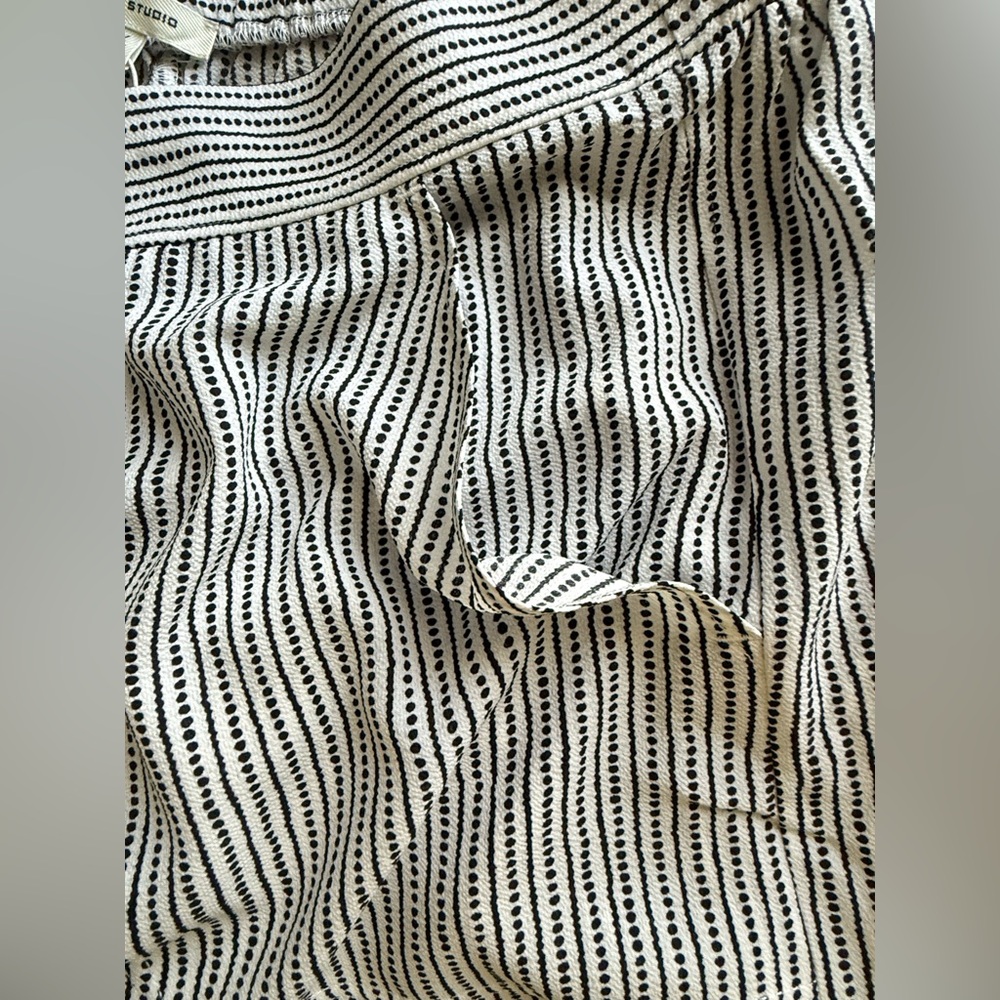NWT! Max Studio Women's Plus Size Pull-on Stripped Crepe Shorts with Pockets 3x - Picture 5 of 5